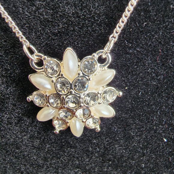 Avon Jewelry - Star Necklace